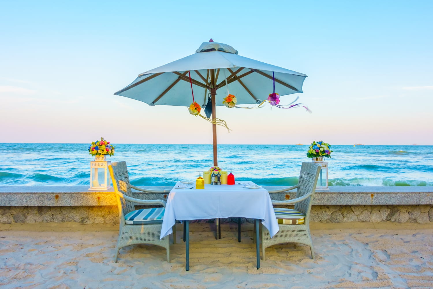 Savoring the View: The Unique Magic of Oceanfront Dining